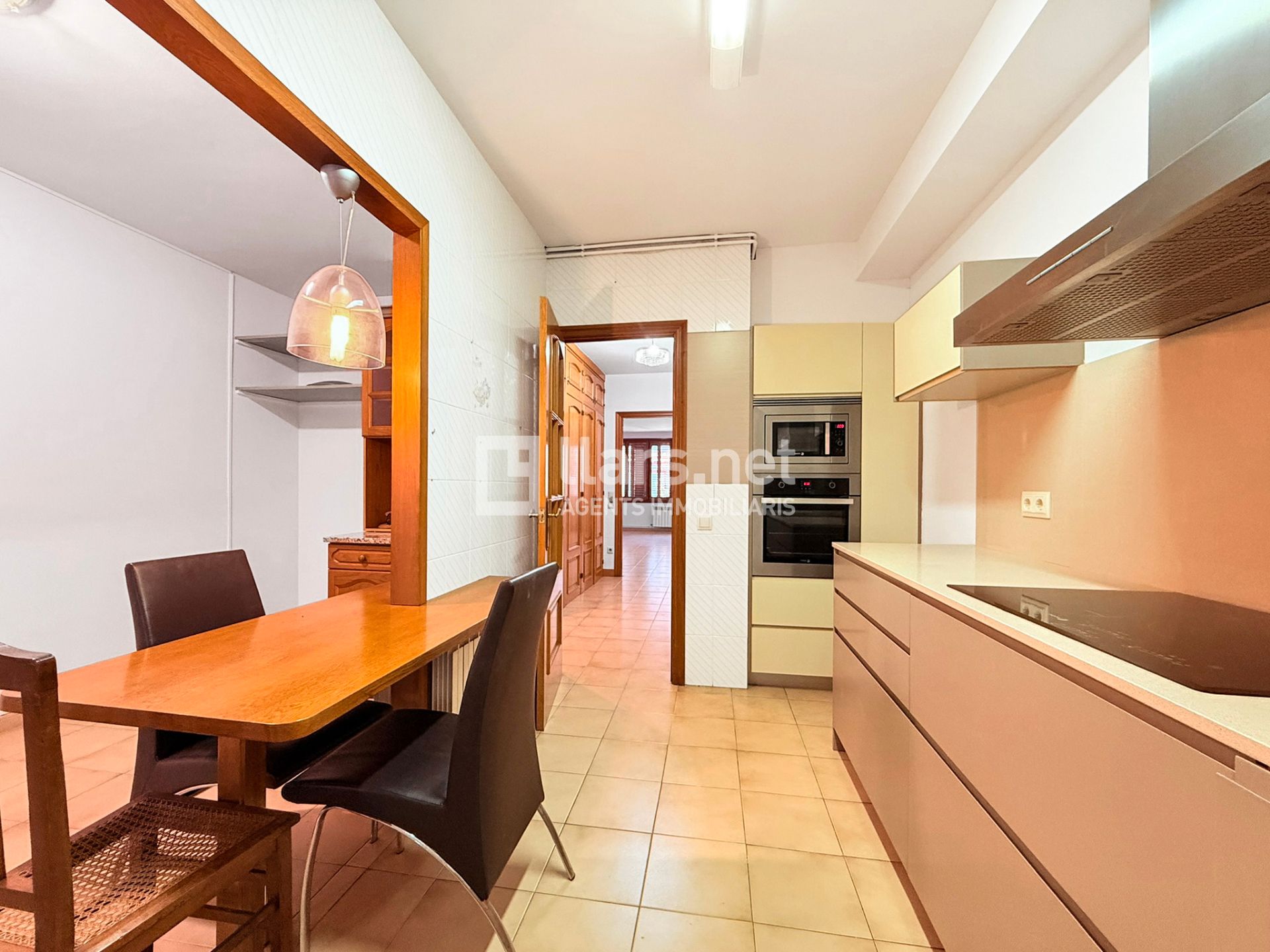 Cuina de Casa adosada en venda en Vilanova i la Geltrú amb Aire condicionat, Calefacció i Terrassa