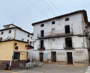 Vista exterior de Casa o xalet en venda en Albalate del Arzobispo amb Traster i Balcó