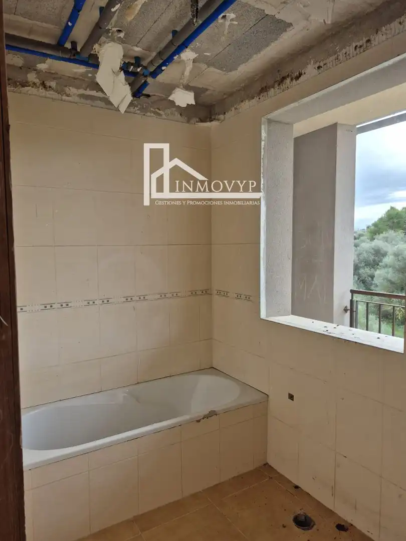 Badezimmer von Dachboden zum Verkauf in Maria de la Salut mit Terrasse, Abstellraum und Schwimmbad