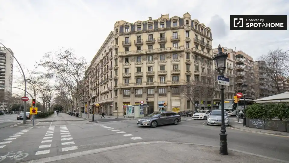 Vista exterior de Piso para compartir en Barcelona con Aire acondicionado, Calefacción y Amueblado
