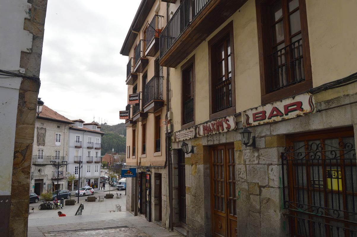 Vista exterior de Local en venda en Laredo