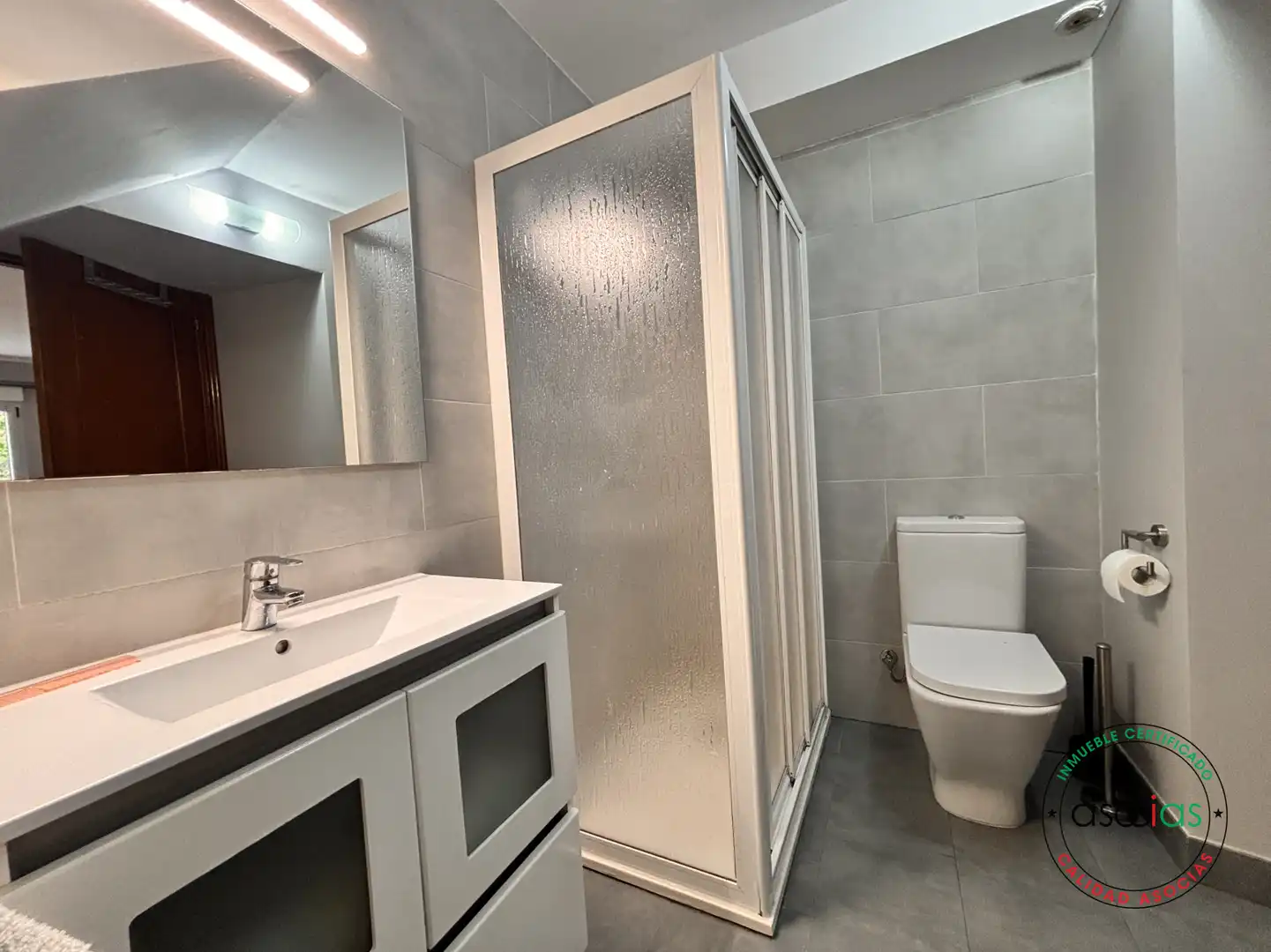 Badezimmer von Einfamilien-Reihenhaus zum Verkauf in Ribadeo mit Heizung und Abstellraum