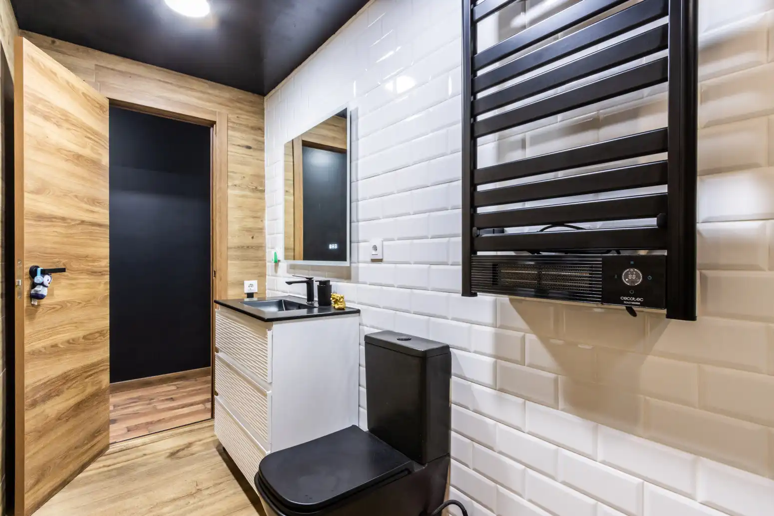 Bathroom of Flat for sale in Terrassa  with Parquet flooring, Terrace and Balcony