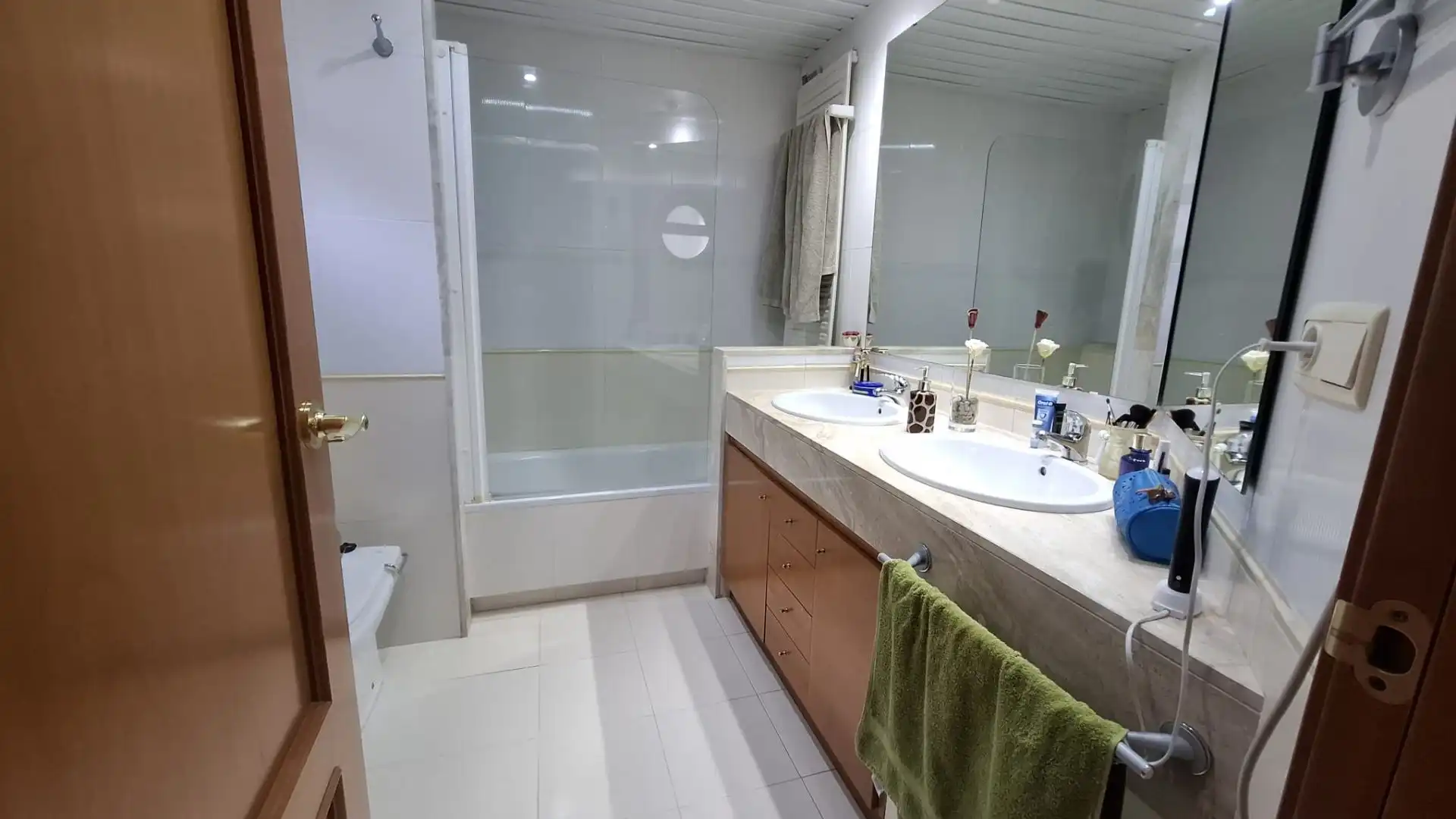 Baño de Casa adosada en venta en Vallirana con Aire acondicionado, Calefacción y Terraza