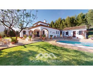 Vista exterior de Casa o xalet en venda en Alfarnatejo amb Aire condicionat, Terrassa i Piscina