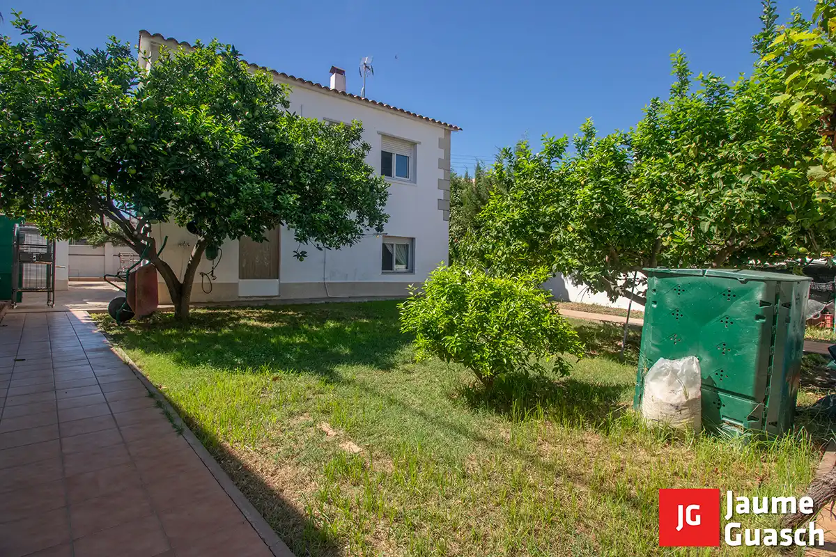 Chalet con jardín en venta en Creixell