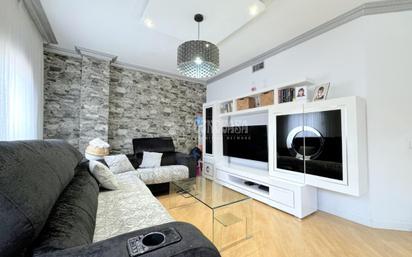 Living room of Flat for sale in Arroyomolinos (Madrid)  with Air Conditioner, Heating and Community pool