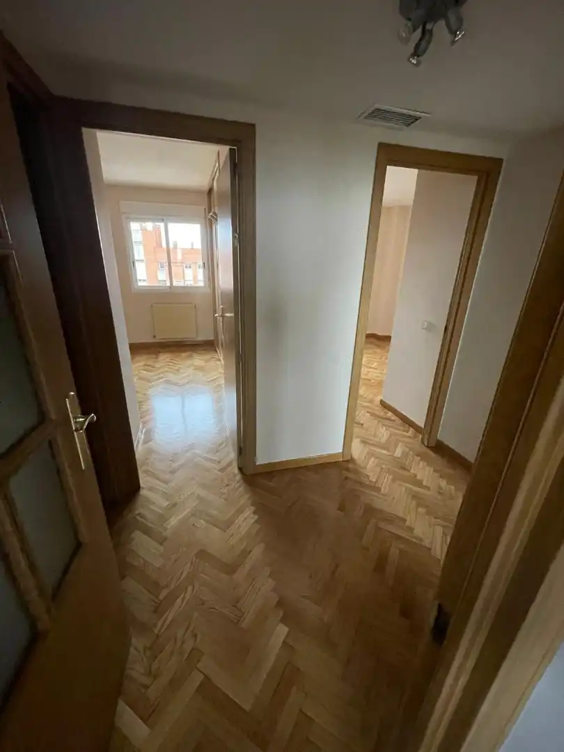 Habitación de Ático de alquiler en Madrid con Aire acondicionado, Calefacción y Jardín privado