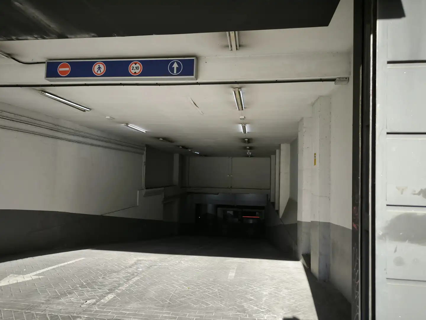 Parking of Flat for rent in Madrid  with Air Conditioner, Heating and Private garden