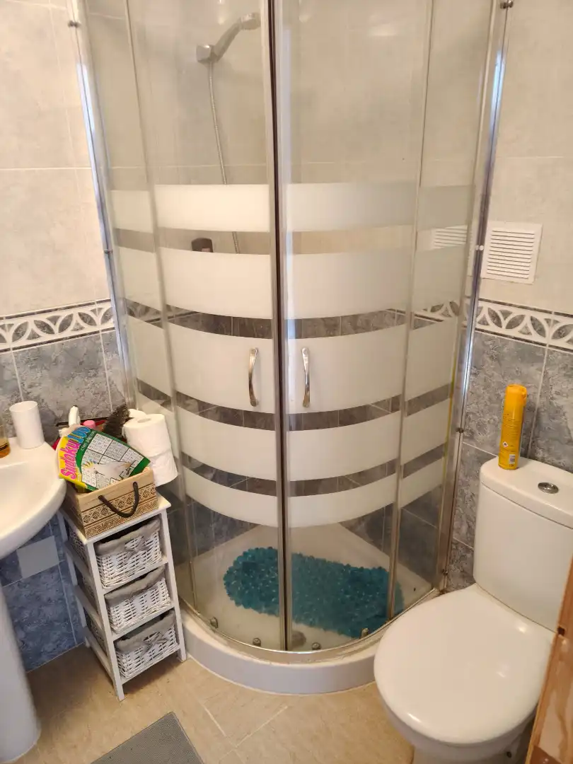 Badezimmer von Einfamilien-Reihenhaus zum Verkauf in Murcia mit Privatgarten, Terrasse und Abstellraum
