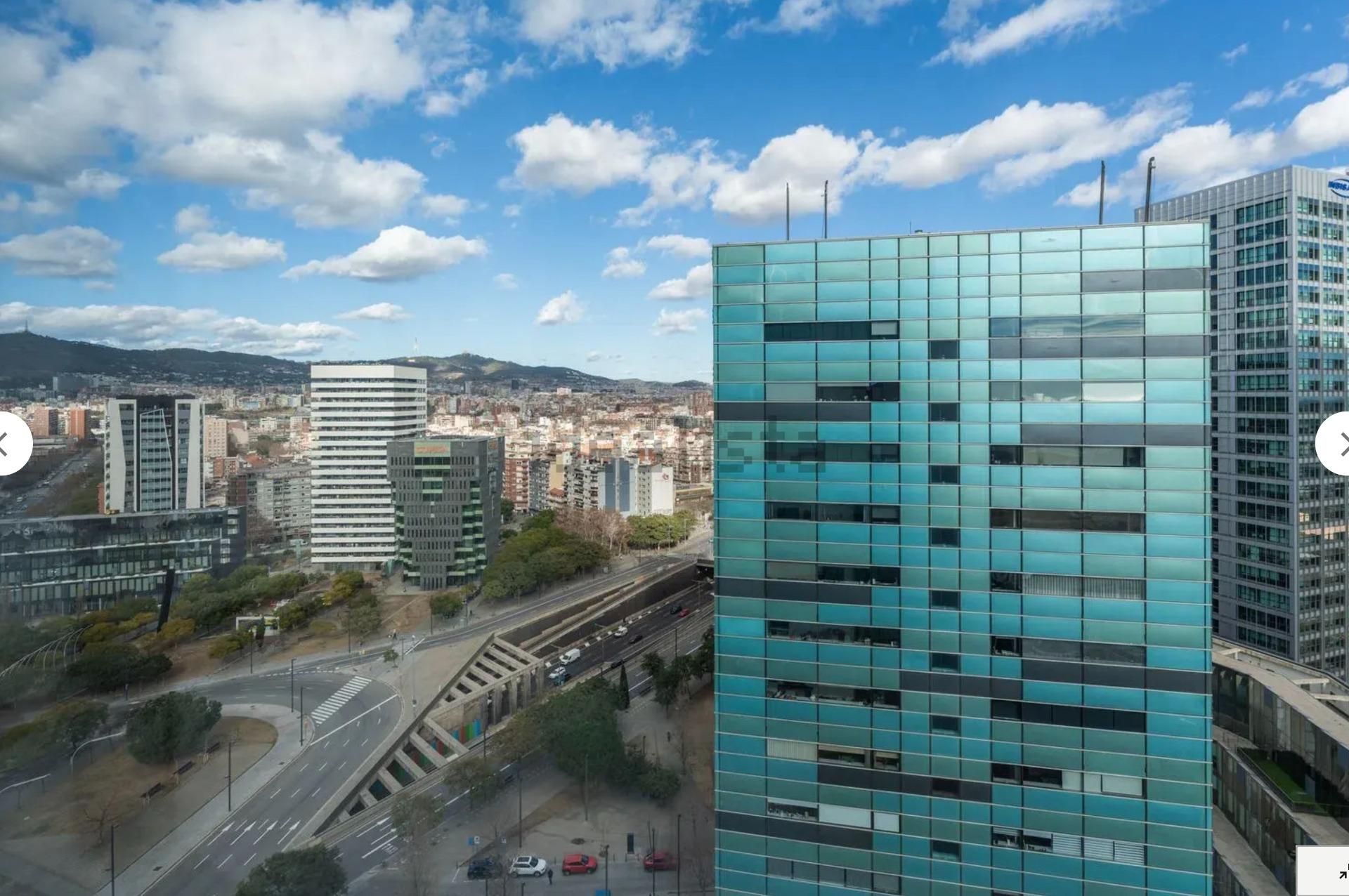 Exterior view of Apartment for sale in L'Hospitalet de Llobregat  with Air Conditioner, Heating and Terrace