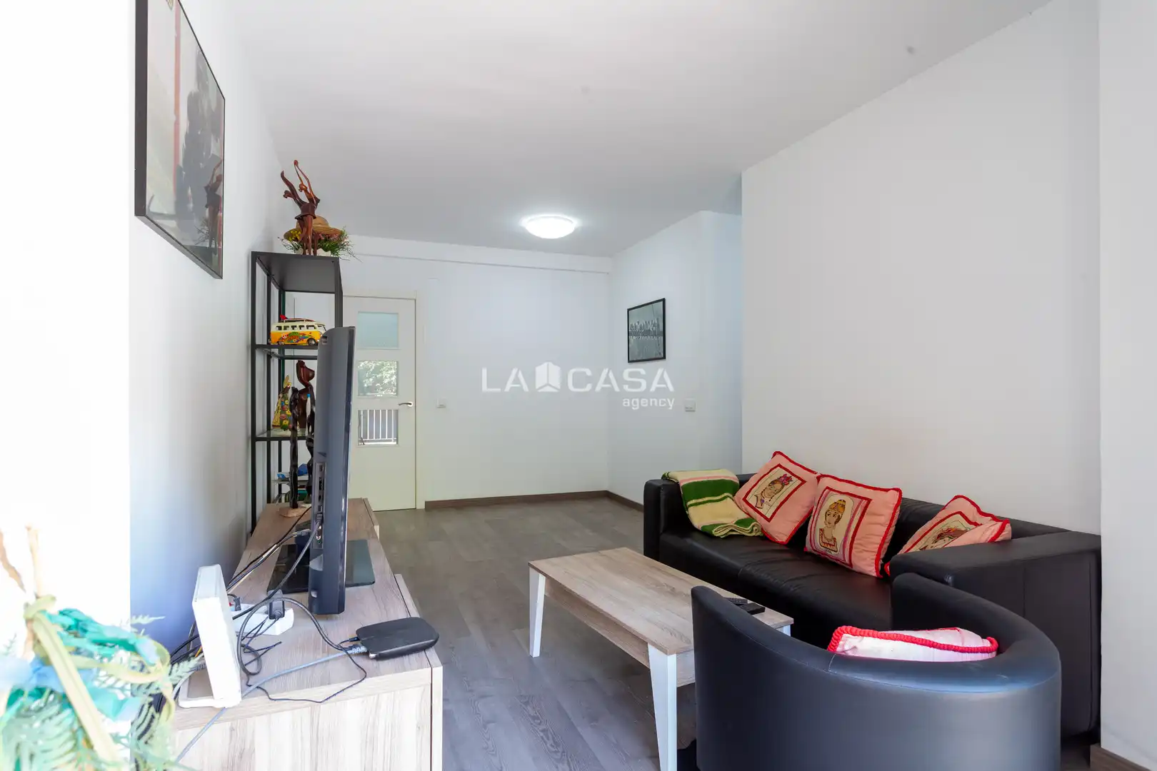 Sala d'estar de Pis en venda en L'Hospitalet de Llobregat amb Balcó