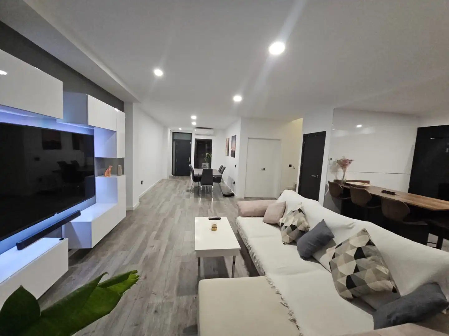 Sala de estar de Casa o chalet en venta en Dos Hermanas con Aire acondicionado, Calefacción y Jardín privado