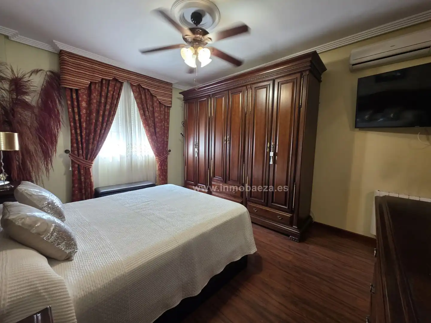 Bedroom of Houses for rent in Baeza, Jaén