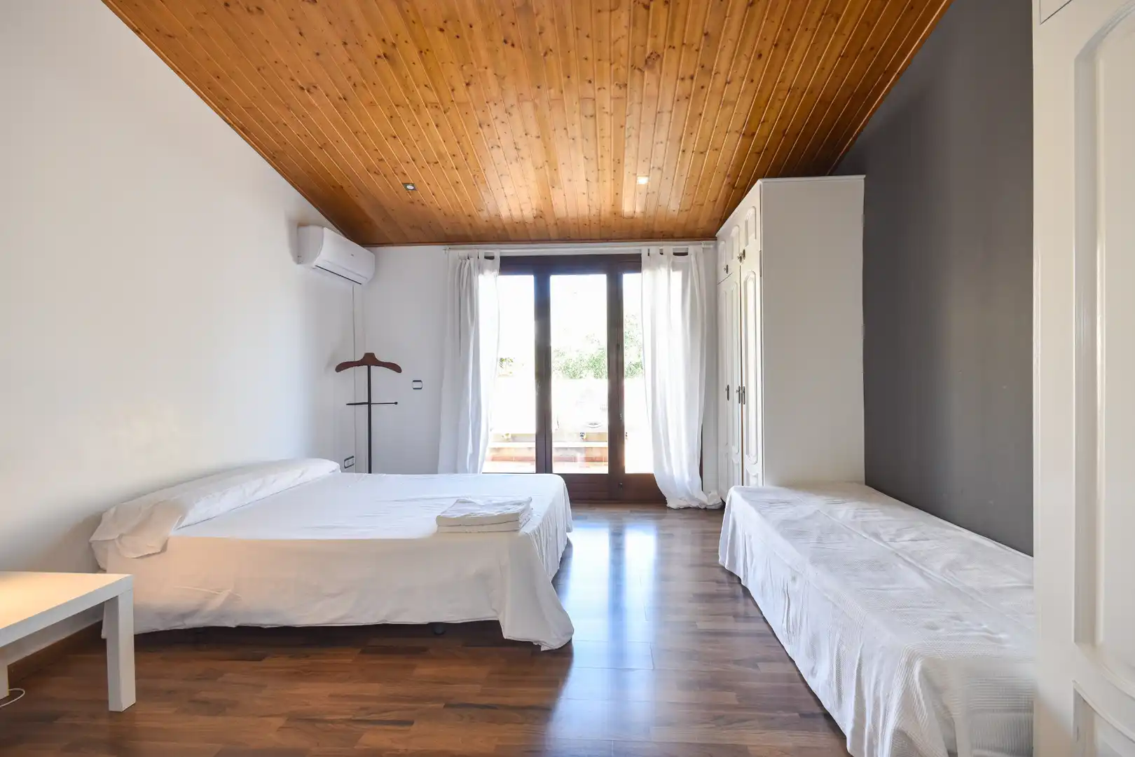 Dormitori de Casa o xalet en venda en Cubelles amb Aire condicionat, Calefacció i Jardí privat