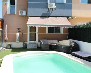 Piscina de Casa adosada en venda en Montserrat amb Aire condicionat, Traster i Piscina