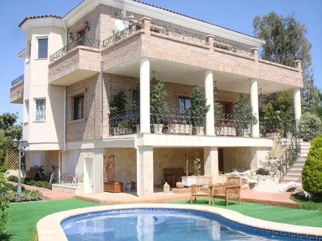 Chalet con piscina en venta en Rojales