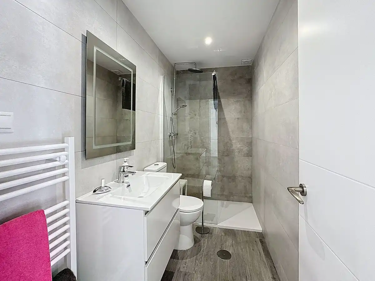 Badezimmer von Einfamilien-Reihenhaus zum Verkauf in Mijas mit Klimaanlage, Heizung und Terrasse