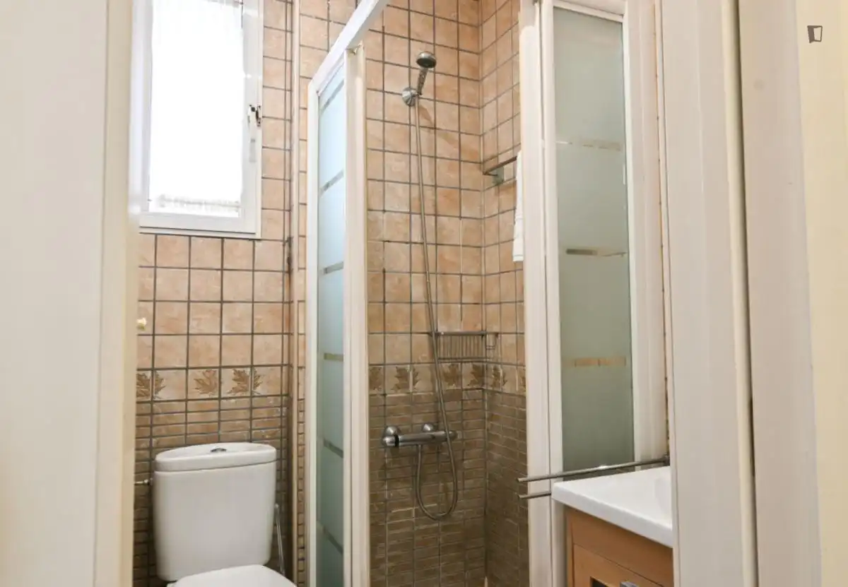 Badezimmer von Wohnungen zur Miete in Madrid mit Klimaanlage, Heizung und Möbliert