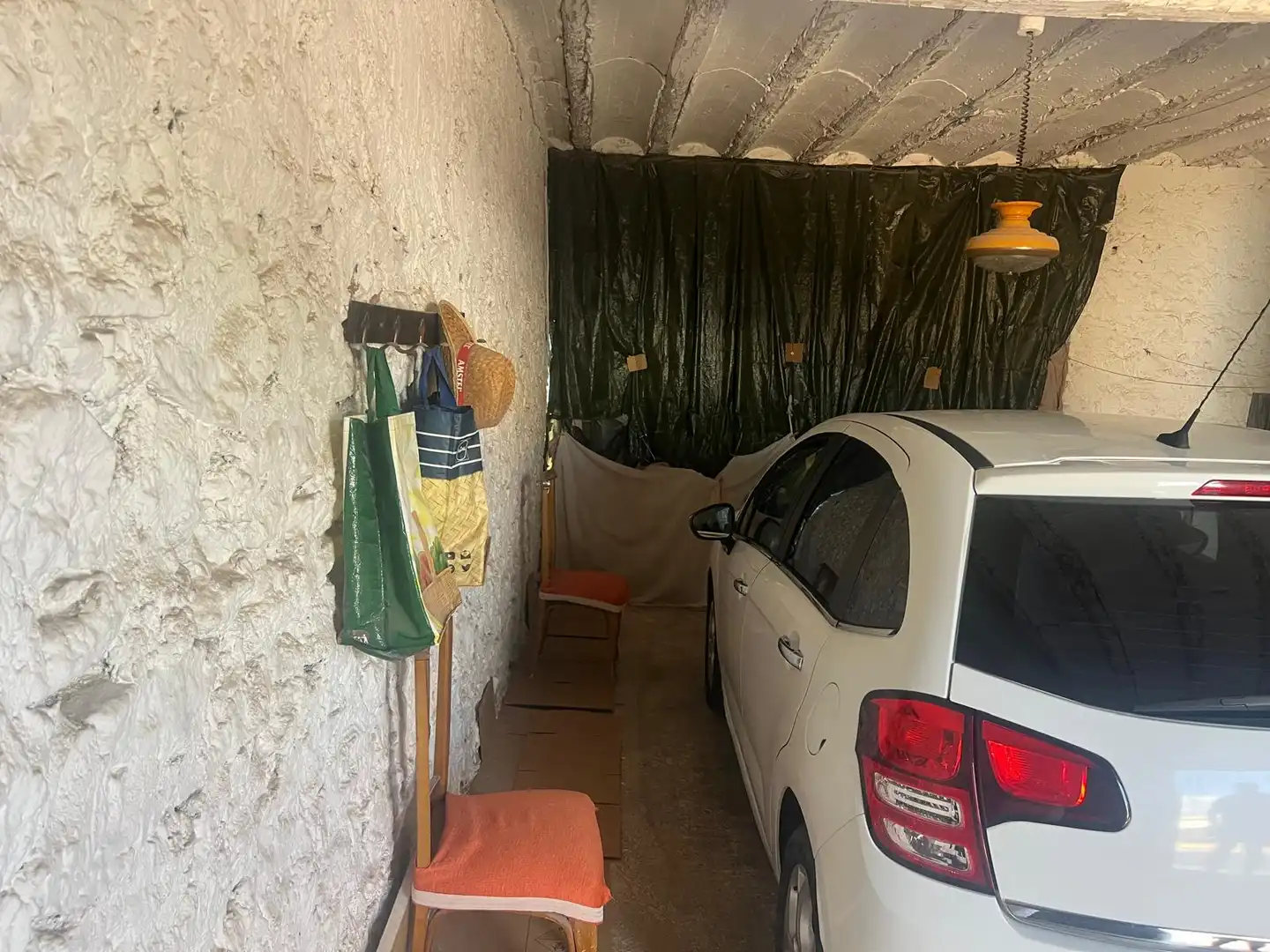 Parking de Casa adosada en venta en Fuenterrobles con Terraza y Amueblado