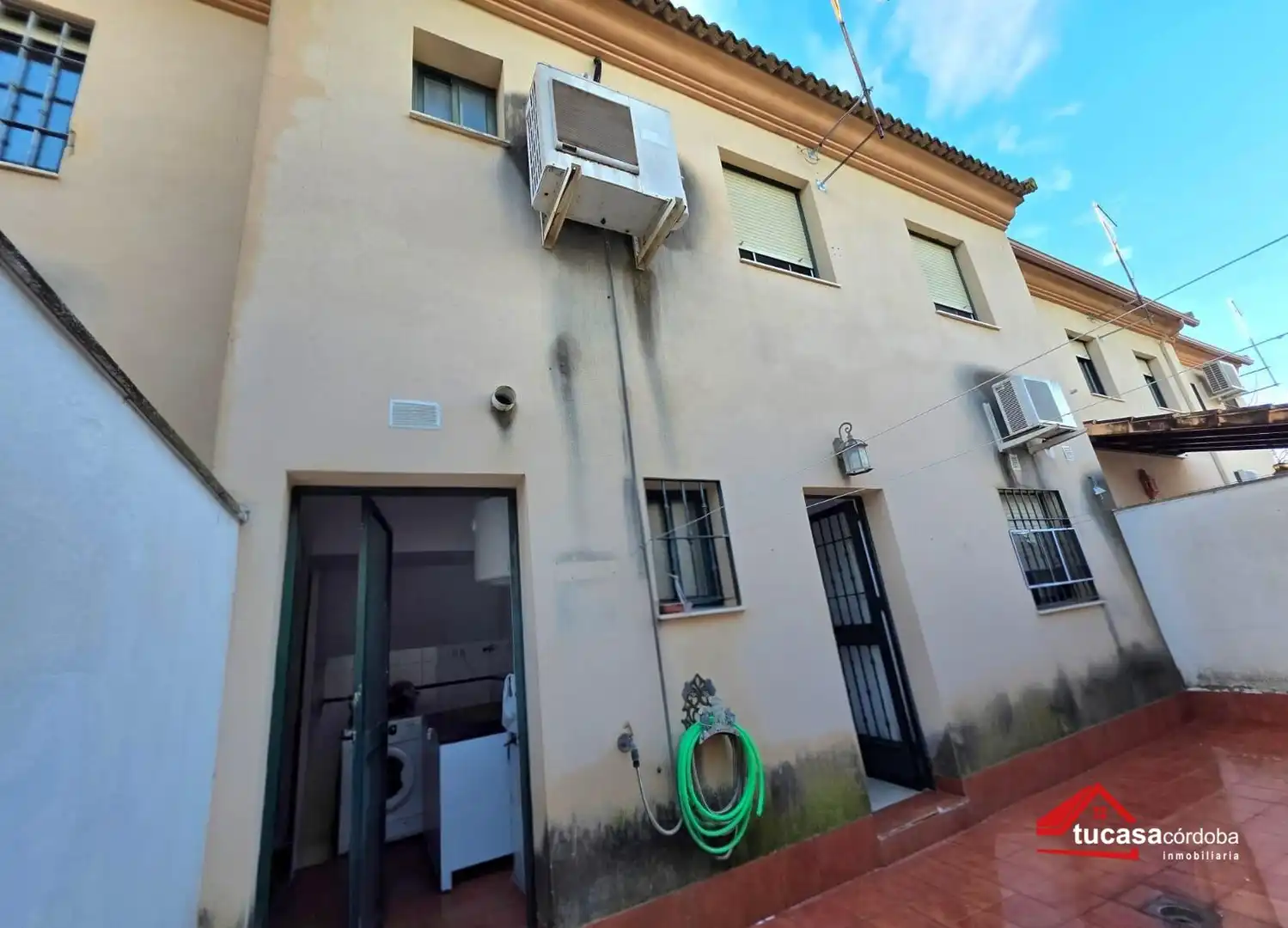 Außenansicht von Einfamilien-Reihenhaus zum Verkauf in Guadalcázar mit Klimaanlage und Terrasse