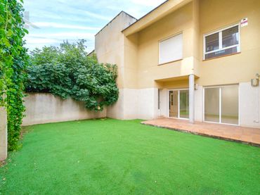Casa pareada con jardín en venta en Fontenebro - Altavista