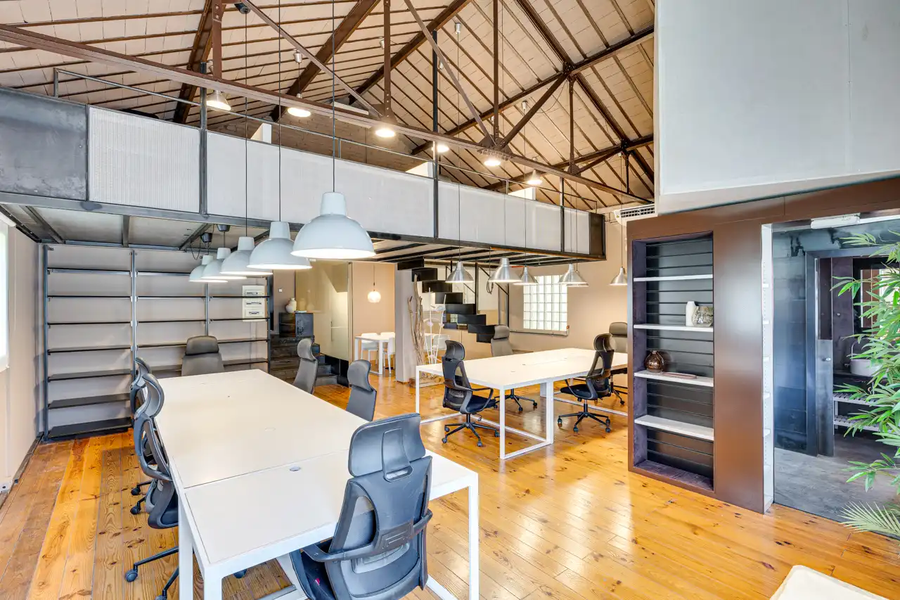 Büro zur Miete in Barcelona mit Klimaanlage, Heizung und Terrasse