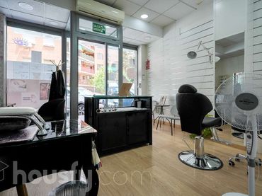 Local comercial en venda a Calle Lola membrives .