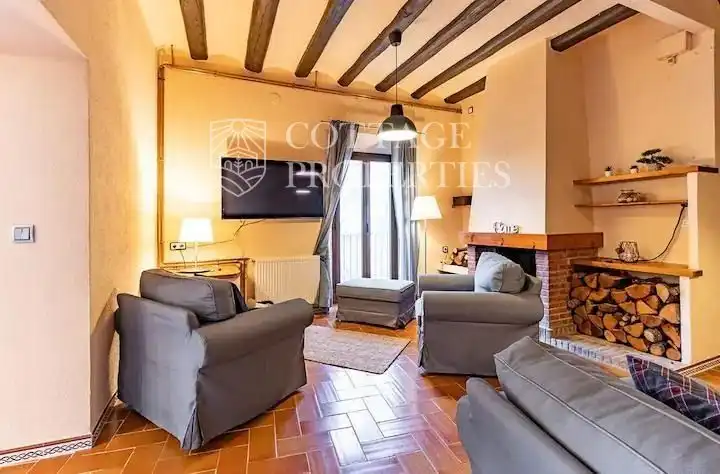 Sala de estar de Casa o chalet en venta en Boadella i les Escaules con Calefacción y Piscina