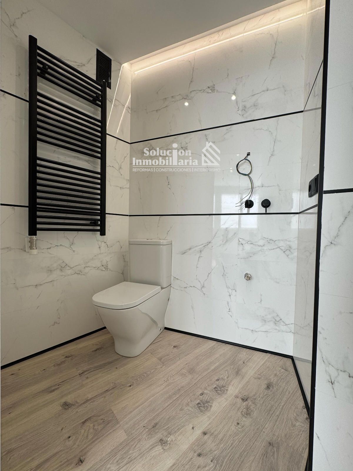 Bany de Àtic en venda en Salamanca Capital amb Calefacció, Terrassa i Balcó