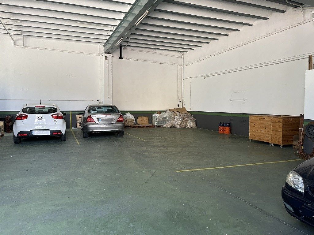 Parking of Single-family semi-detached for sale in Olot  with Air Conditioner, Heating and Terrace
