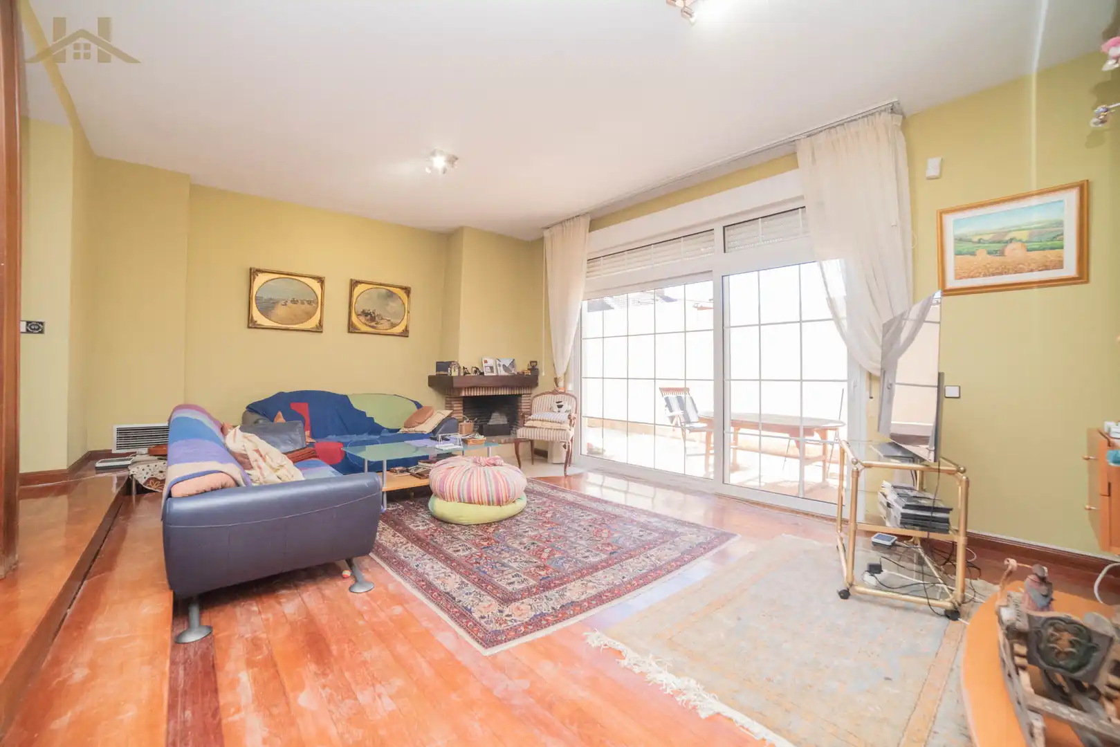 Sala d'estar de Casa adosada en venda en Tres Cantos amb Aire condicionat, Calefacció i Jardí privat