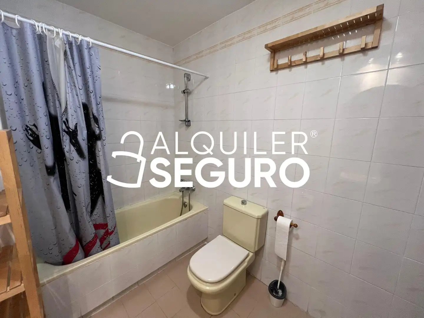 Bany de Pis de lloguer en Tres Cantos amb Calefacció, Terrassa i Piscina