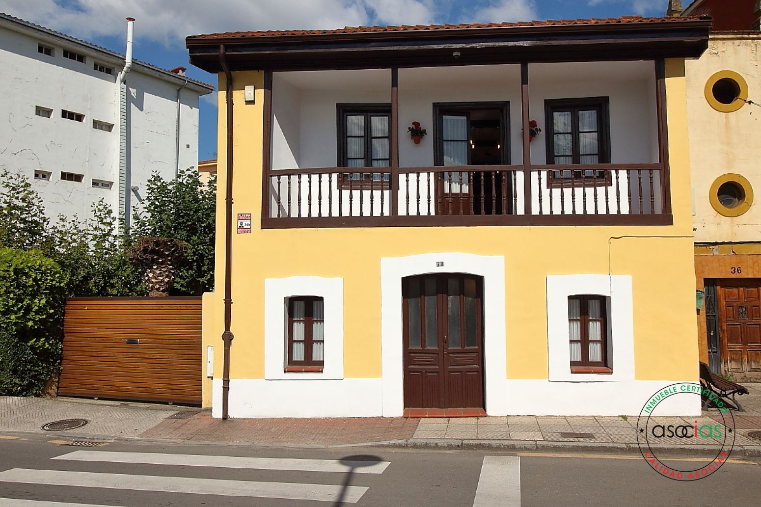 Vista exterior de Casa o xalet en venda en Siero amb Calefacció, Parquet i Terrassa