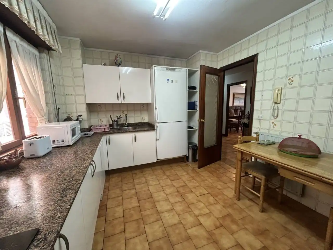 Küche von Wohnung zum Verkauf in Oviedo  mit Heizung, Parkett und Abstellraum