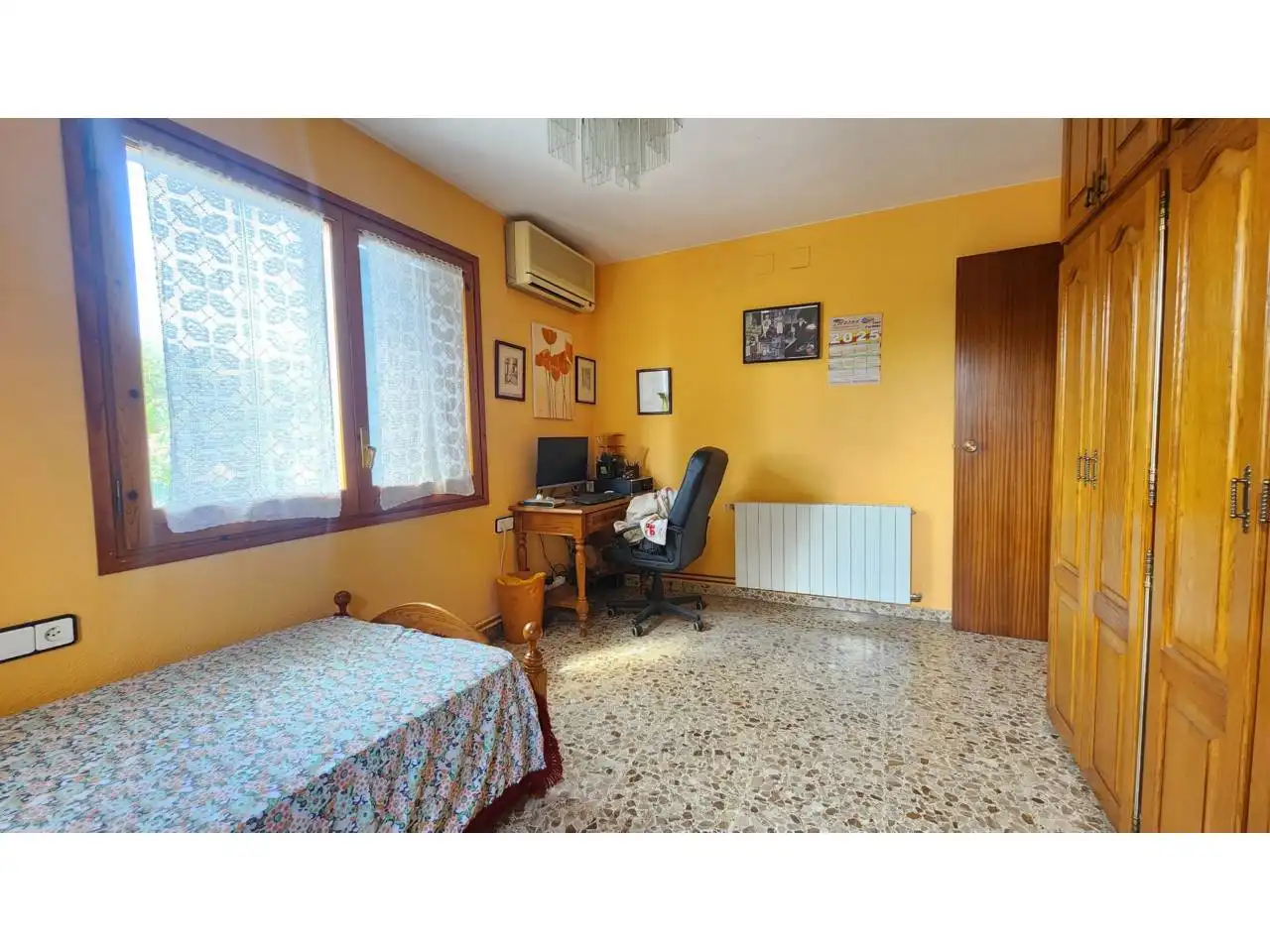 Vista exterior de Casa o xalet en venda en Barberà del Vallès amb Aire condicionat, Calefacció i Jardí privat