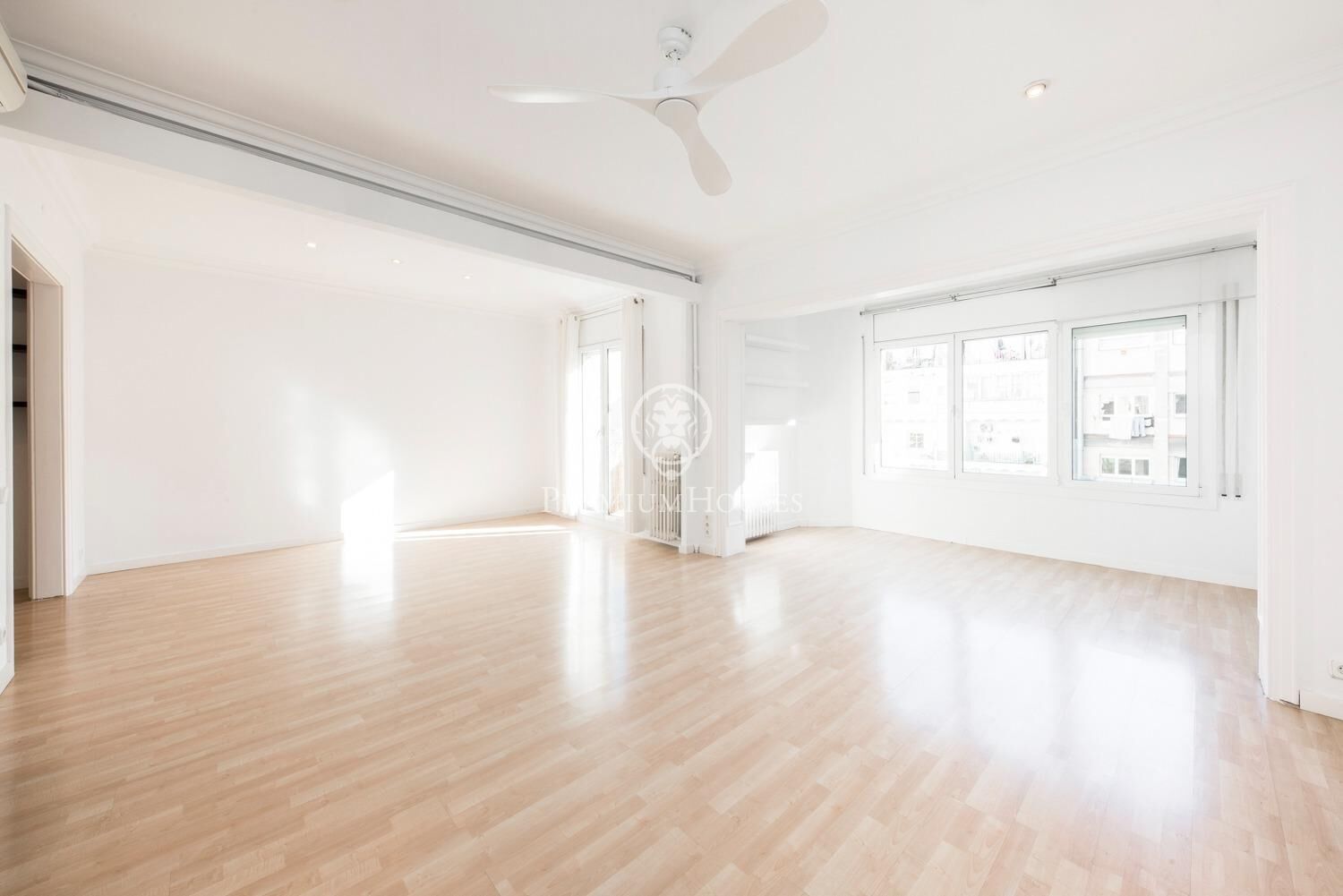 Living room of Apartment for sale in  Barcelona Capital  with Air Conditioner, Heating and Parquet flooring