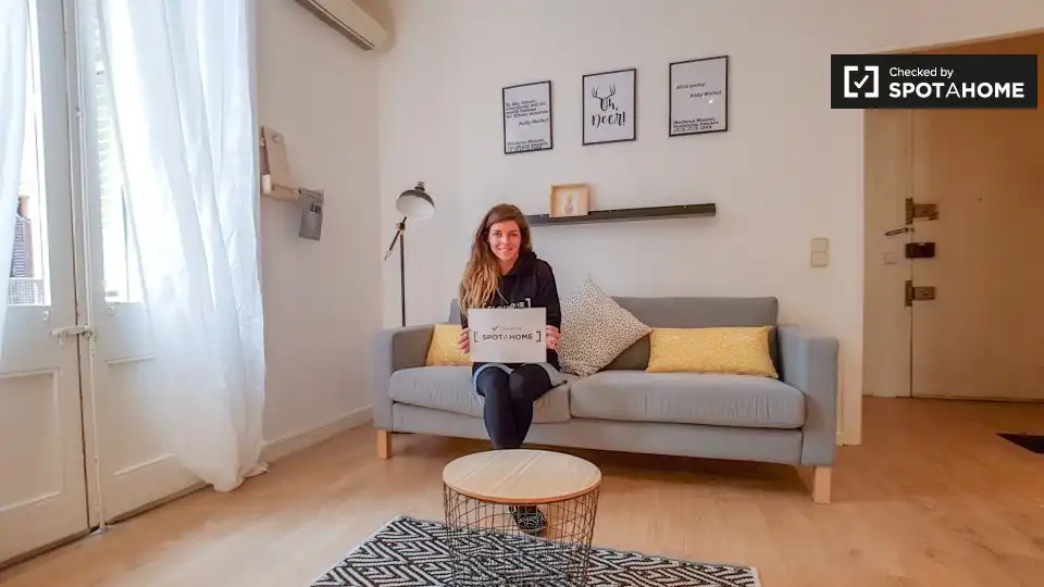 Sala de estar de Piso para compartir en Barcelona con Aire acondicionado, Calefacción y Terraza