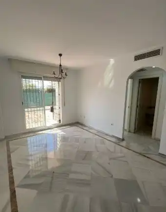 Wohnung mit Terrasse zum Verkauf in Nueva Andalucía, imagen 2