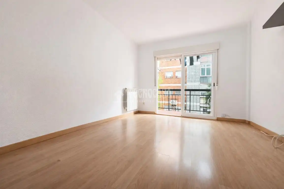 Habitación de Piso en venta en  Madrid Capital con Calefacción y Terraza