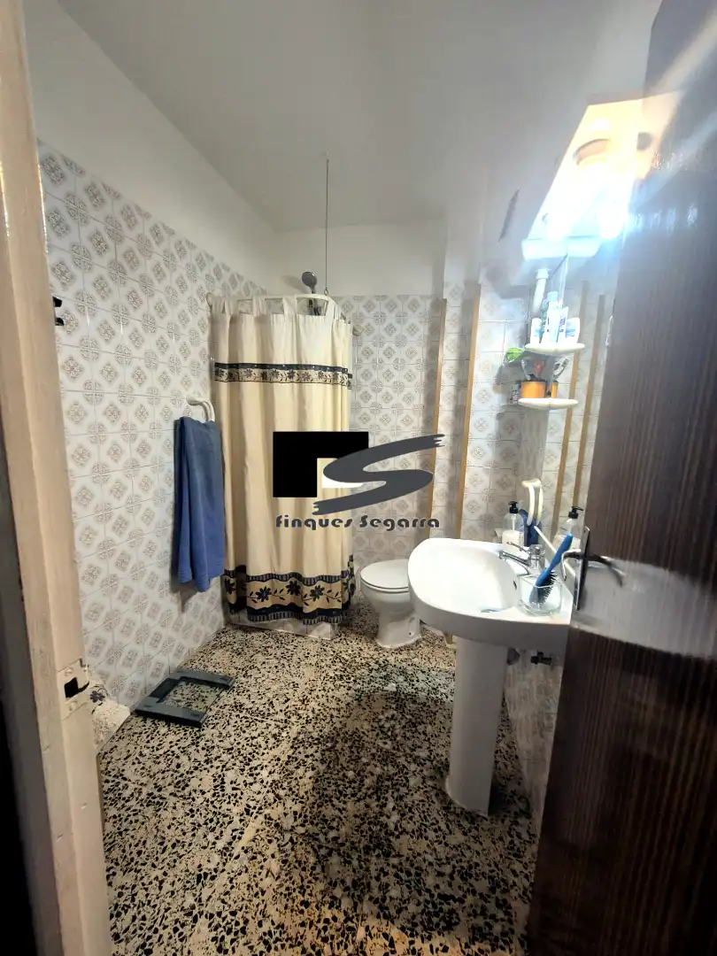 Baño de Piso en venta en Cervera con Calefacción, Amueblado y Horno