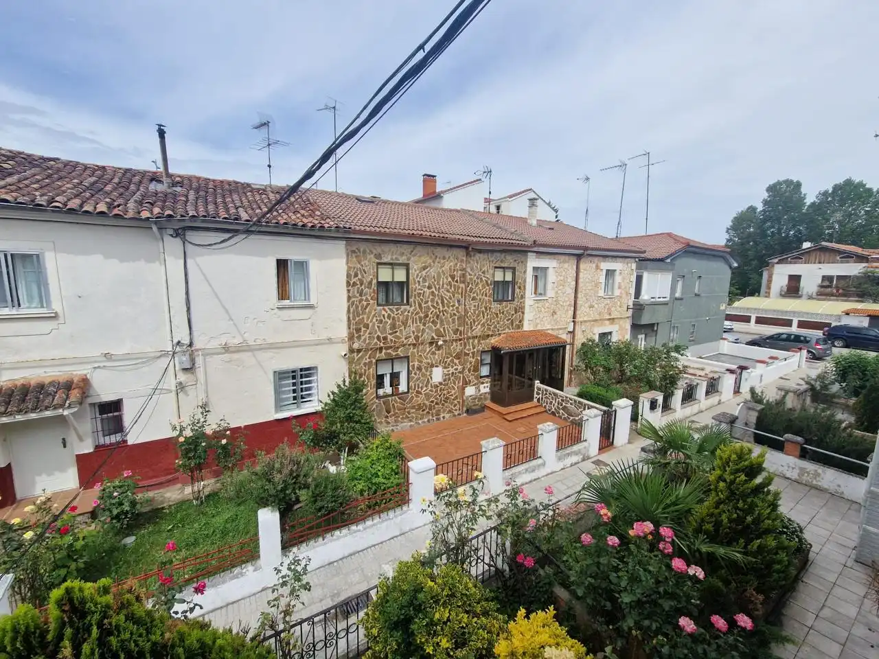 Vista exterior de Casa o xalet en venda en Burgos amb Calefacció, Jardí privat i Traster