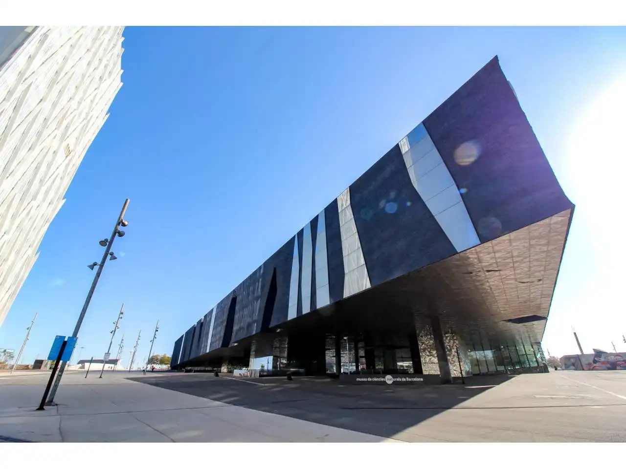 Exterior view of Study for rent in Barcelona  with Air Conditioner, Parquet flooring and Furnished
