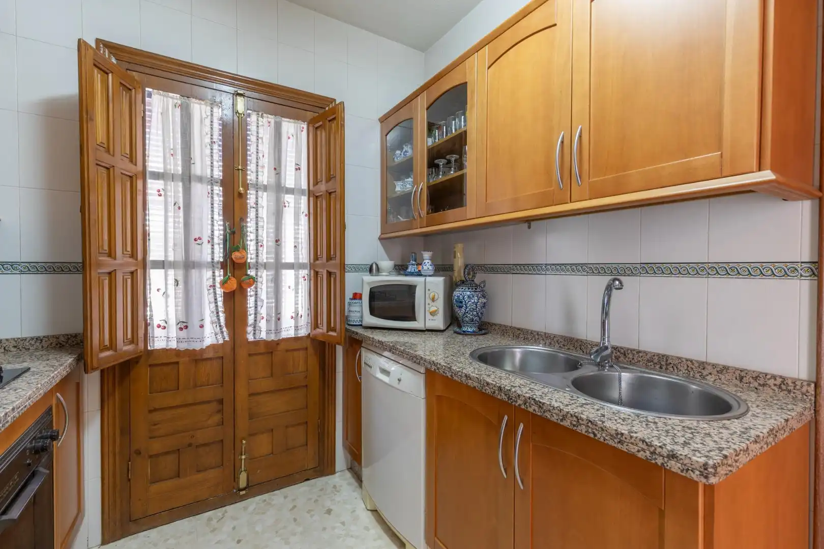 Kitchen of Houses for sale in Granada