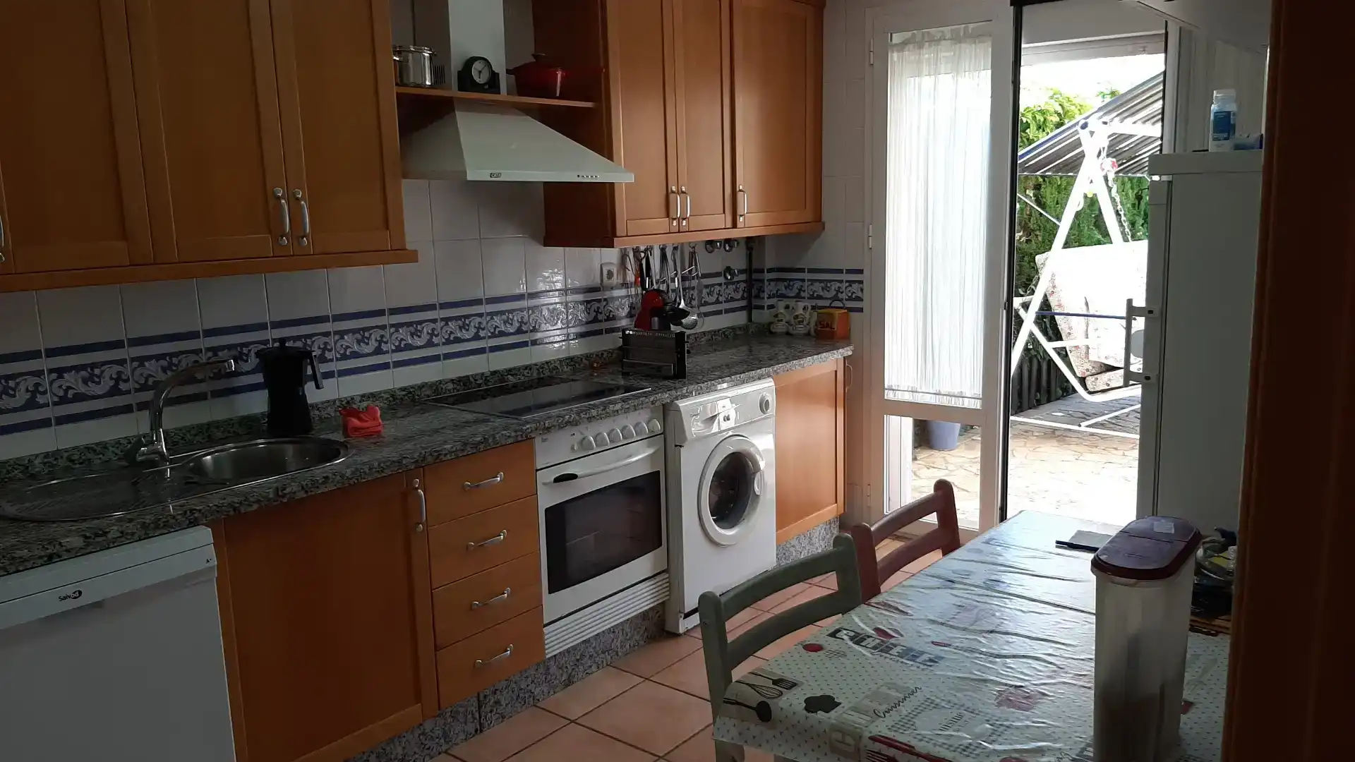 Cuina de Casa adosada de lloguer en Rota amb Aire condicionat, Jardí privat i Traster