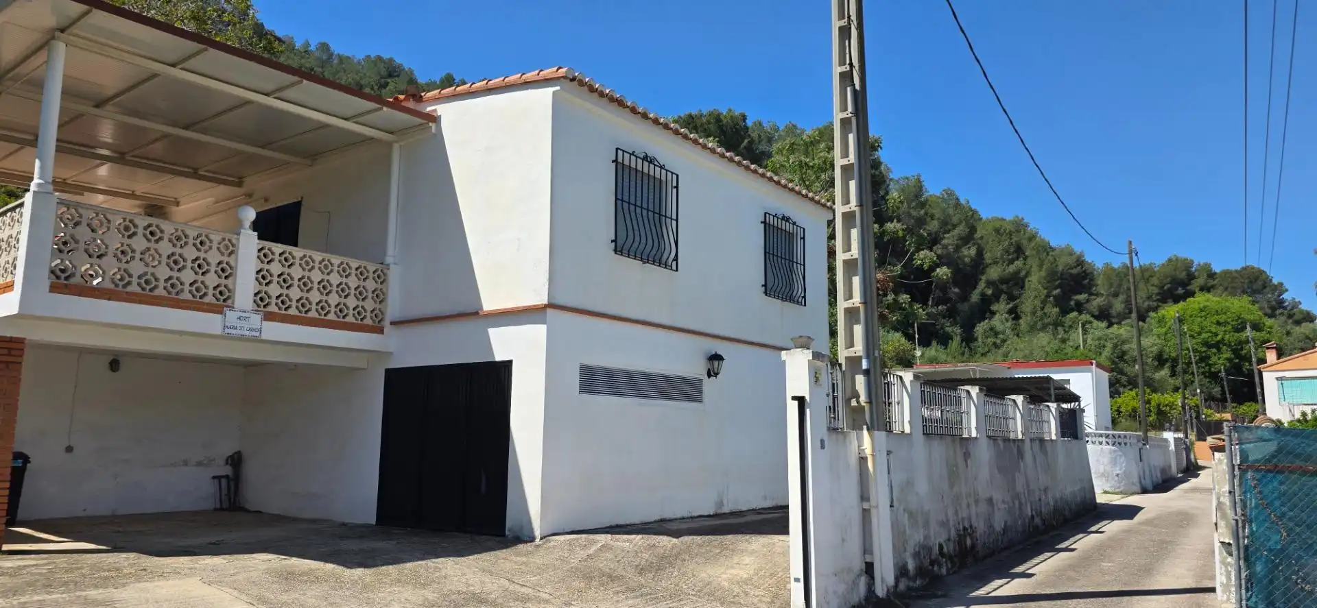 Vista exterior de Casa o xalet en venda en Alzira amb Aire condicionat, Jardí privat i Traster