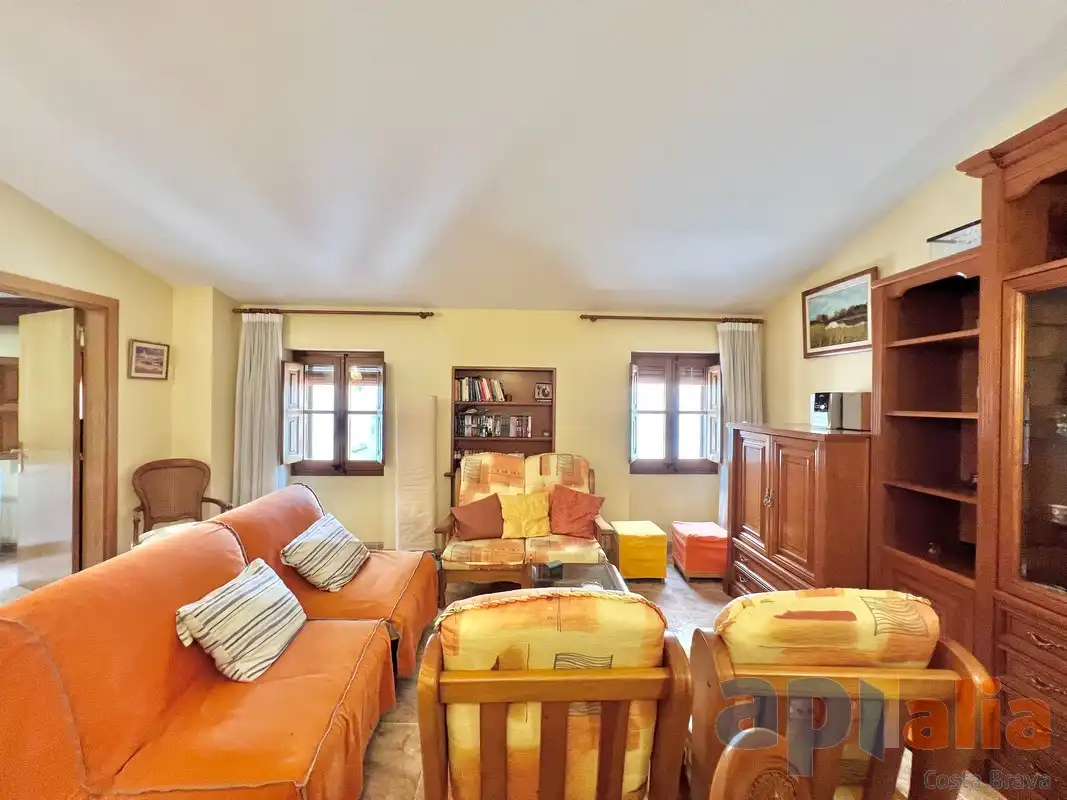 Wohnzimmer von Einfamilien-Reihenhaus zum Verkauf in Palamós mit Klimaanlage, Heizung und Terrasse
