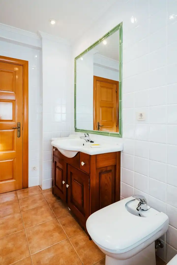 Badezimmer von Country house zum Verkauf in Muskiz mit Privatgarten, Terrasse und Balkon