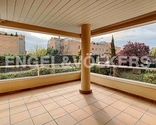 Vista exterior de Apartament de lloguer en La Moraleja amb Aire condicionat, Terrassa i Piscina