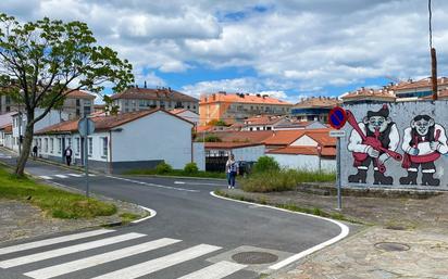 Vista exterior de Casa o xalet en venda en Santiago de Compostela  amb Jardí privat